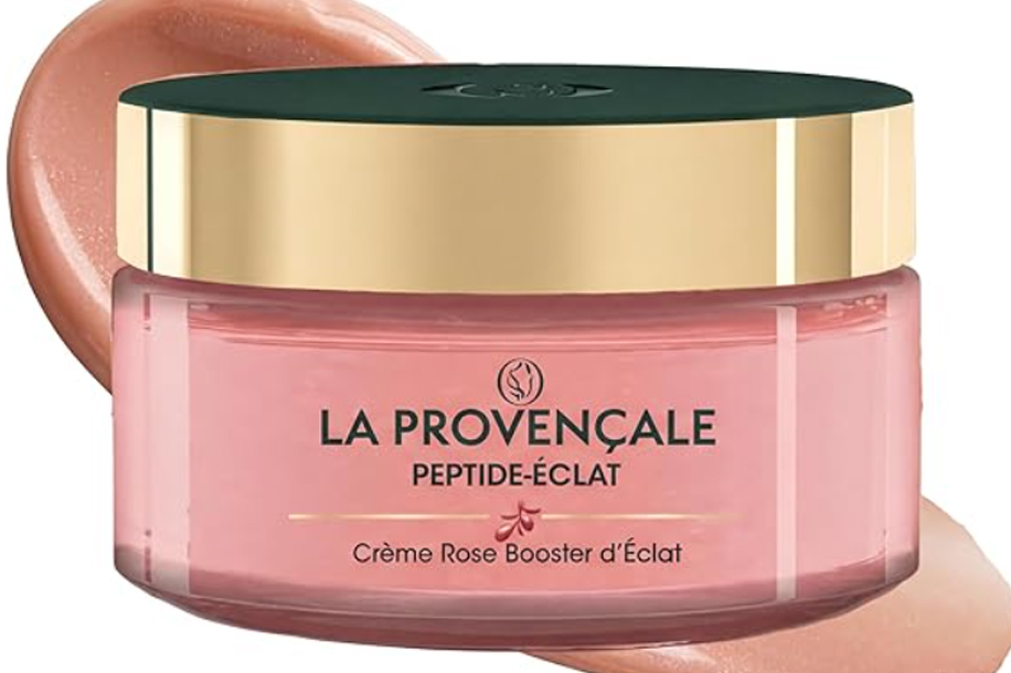 Dans les rayons beauté, l’éclat devient un produit standard